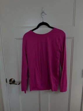 Lululemon Swiftly Relaxed (hip length) in Pow Pow Pink. Size 8.